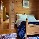 Large Luxury Log Getaway *
