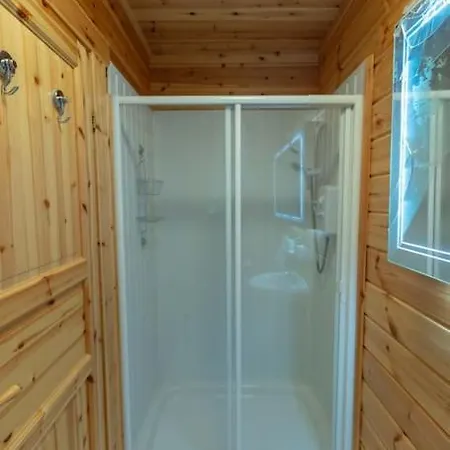 Large Luxury Log Getaway Ferienhaus Ballyconnell (Cavan)