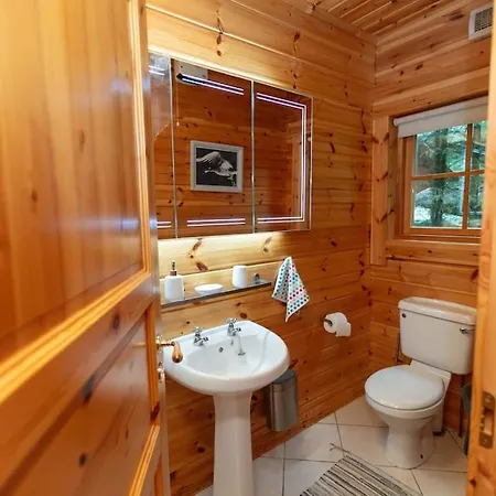 Large Luxury Log Getaway