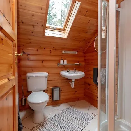 Large Luxury Log Getaway *