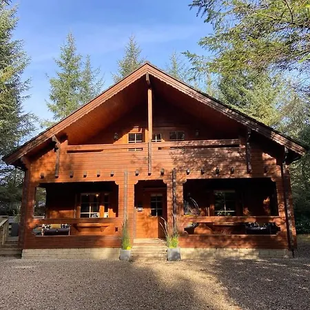 Large Luxury Log Getaway * 百利科内尔