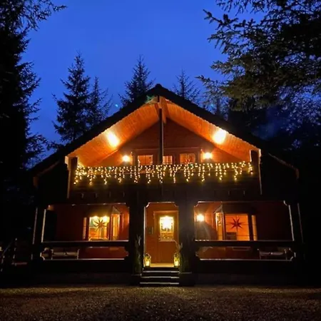 Large Luxury Log Getaway Casa de Férias