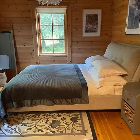 Large Luxury Log Getaway Holiday home