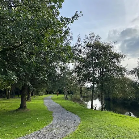Large Luxury Log Getaway Ferienhaus Ballyconnell (Cavan)