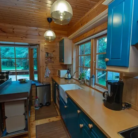 Large Luxury Log Getaway