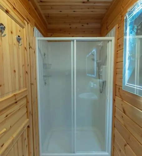 Large Luxury Log Getaway بيت للعطل باليكونيل