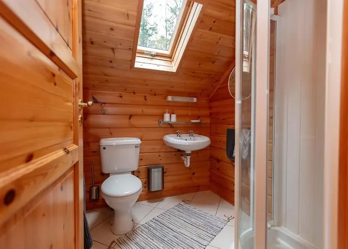 Large Luxury Log Getaway *
