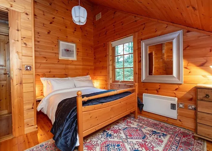 بيت للعطل Large Luxury Log Getaway