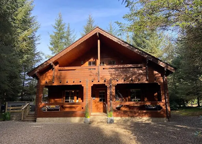 Large Luxury Log Getaway * باليكونيل