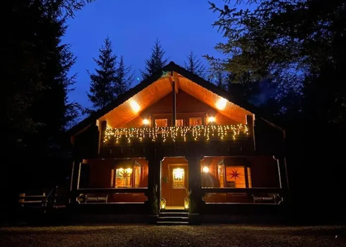 Large Luxury Log Getaway Casa de Férias