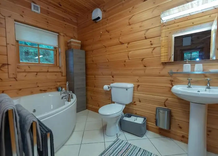 Large Luxury Log Getaway * Ballyconnell (Cavan)